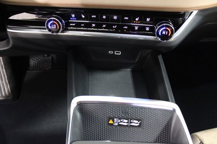 New 2026 Chevrolet Equinox ACTIV AWD/4WD image 32