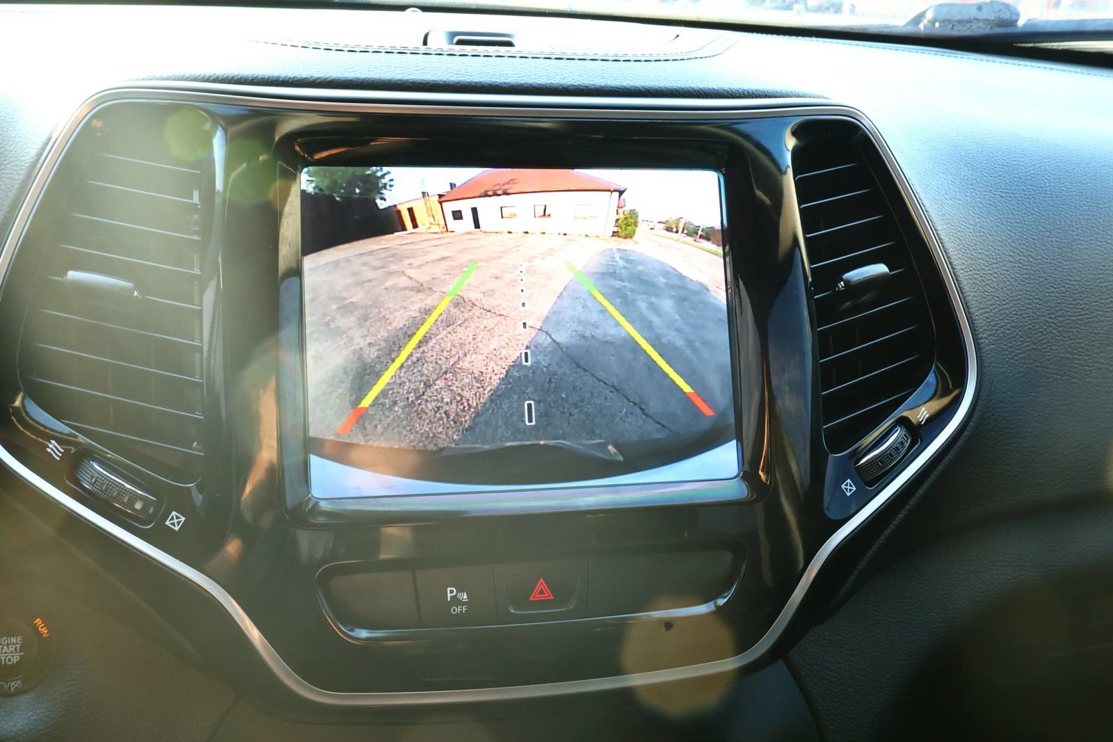 Used 2019 Jeep Cherokee Limited AWD/4WD image 10