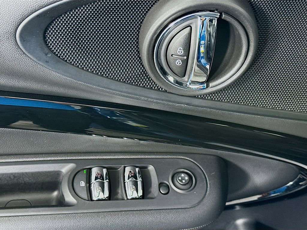 Certified 2022 MINI Cooper Clubman S FWD image 18