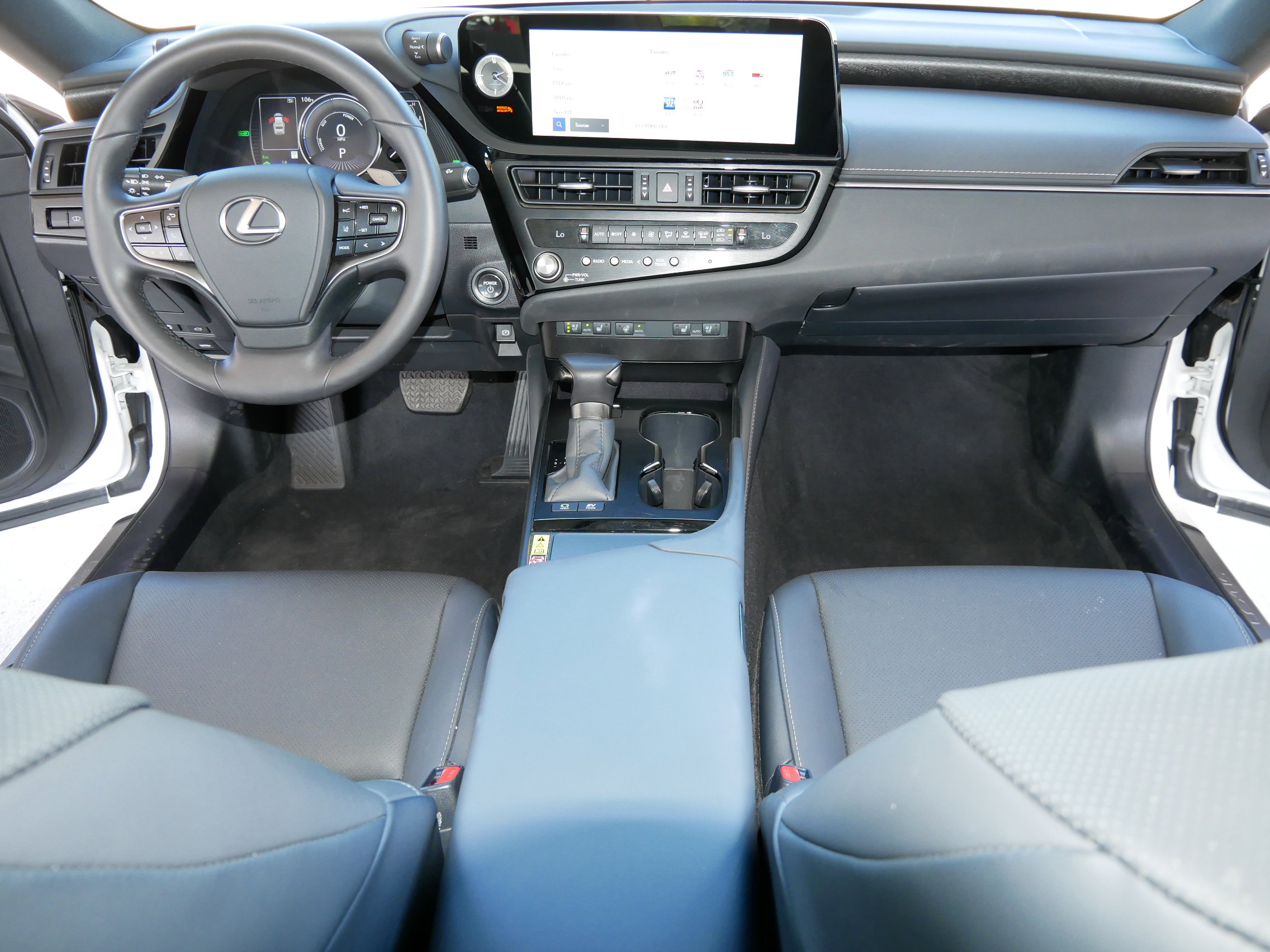Certified 2025 Lexus ES 300h w/ Premium Package image 26
