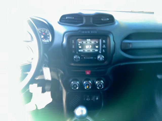 Used 2016 Jeep Renegade 75th Anniversary FWD image 18