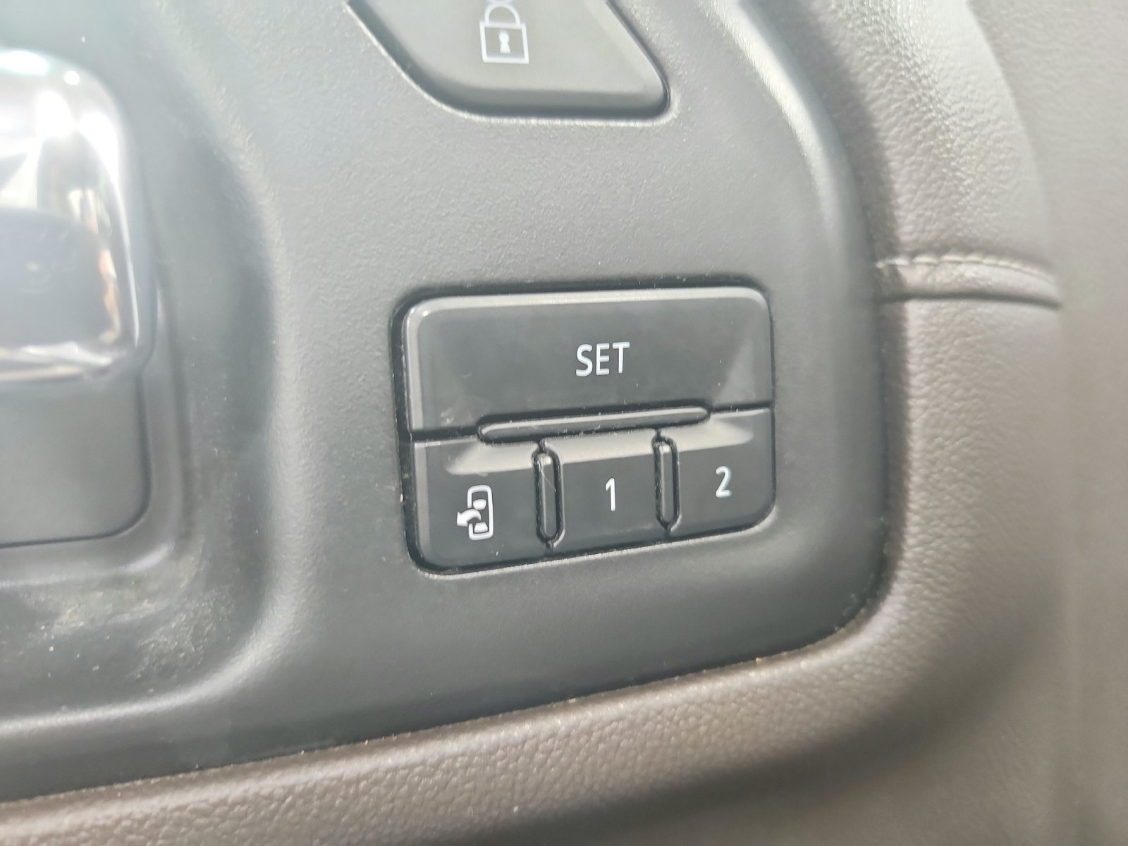 Used 2023 Chevrolet Silverado 3500 LTZ w/ LTZ Convenience Package AWD/4WD image 33