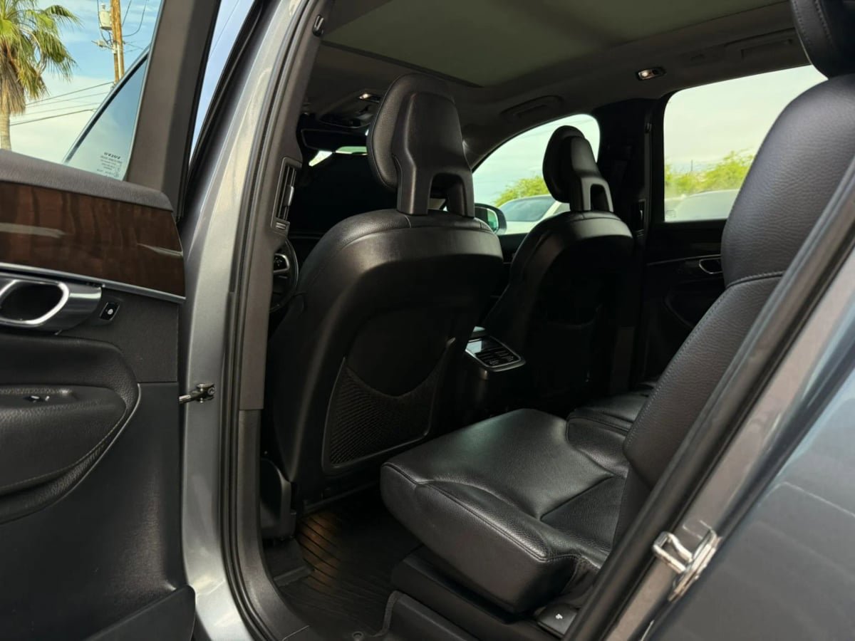 Used 2016 Volvo XC90 T6 Momentum w/ Momentum Plus Package AWD/4WD image 44