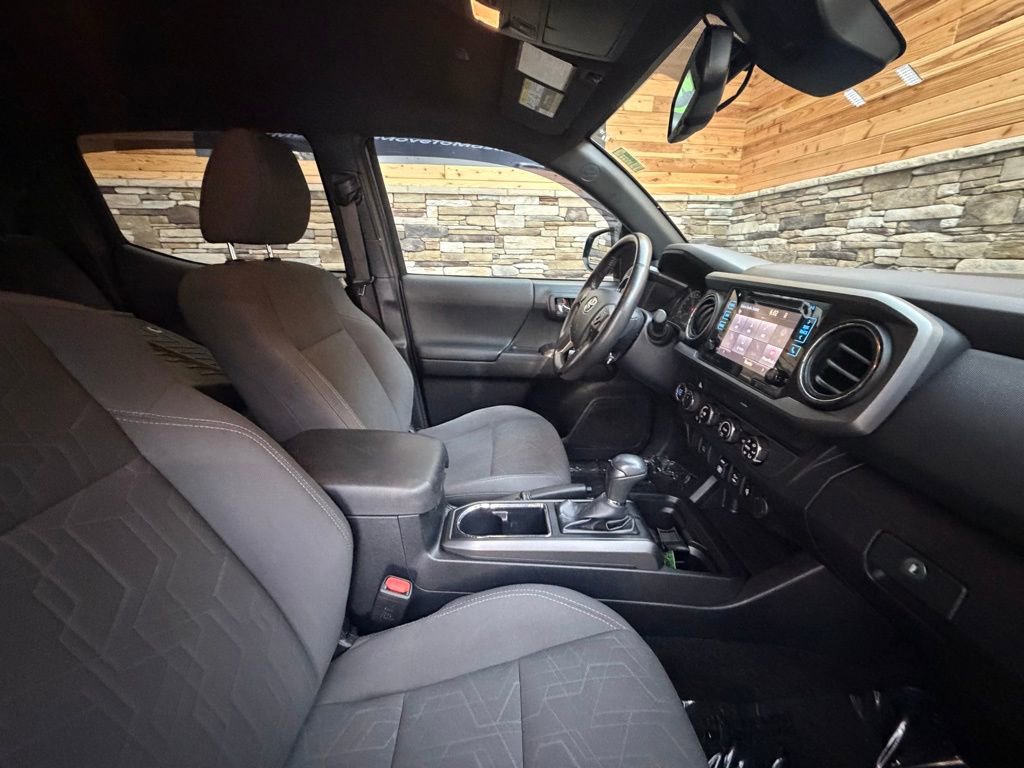 Used 2019 Toyota Tacoma TRD Sport AWD/4WD image 14