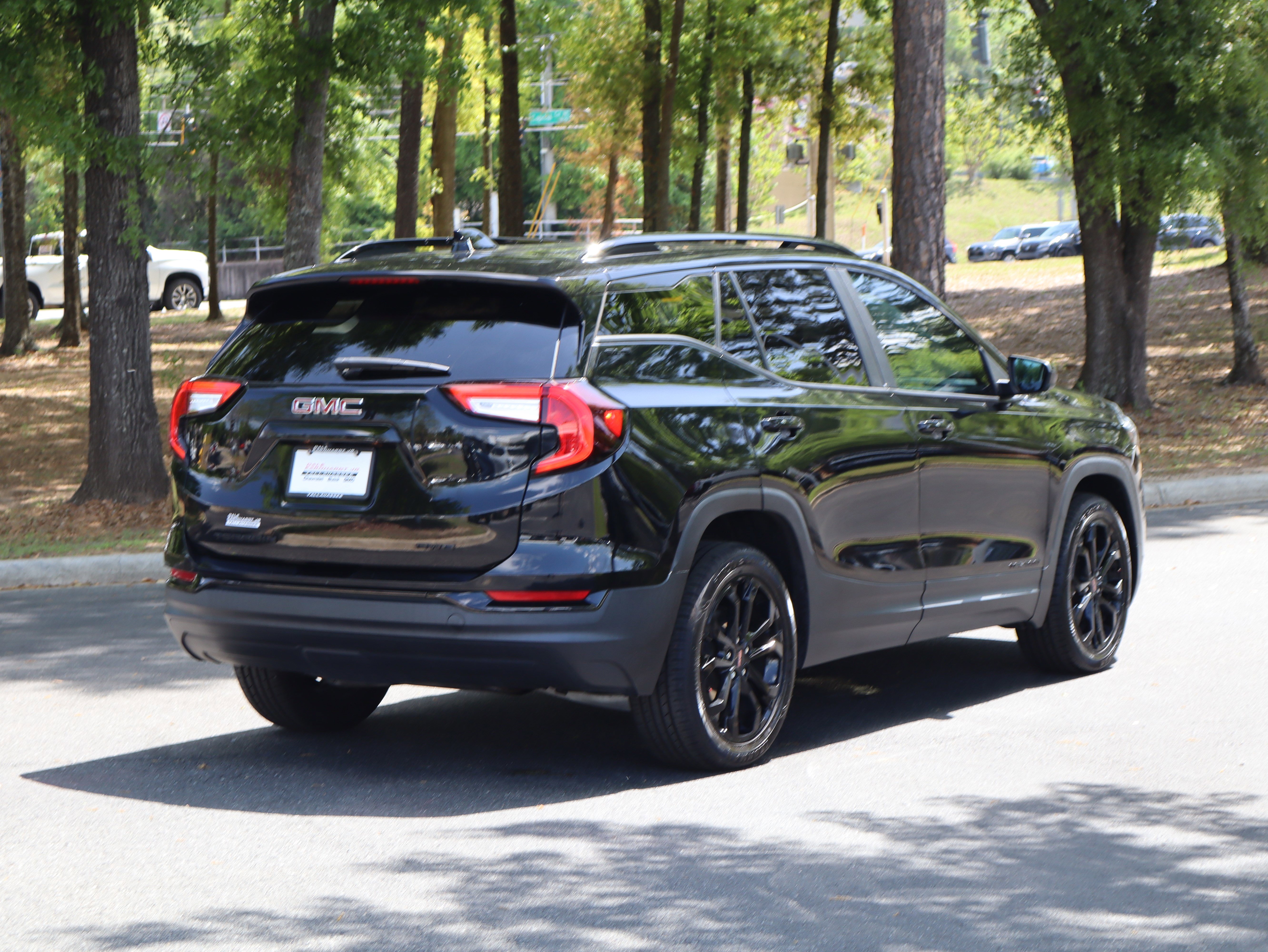 Used 2022 GMC Terrain SLE w/ Driver Convenience Package image 9