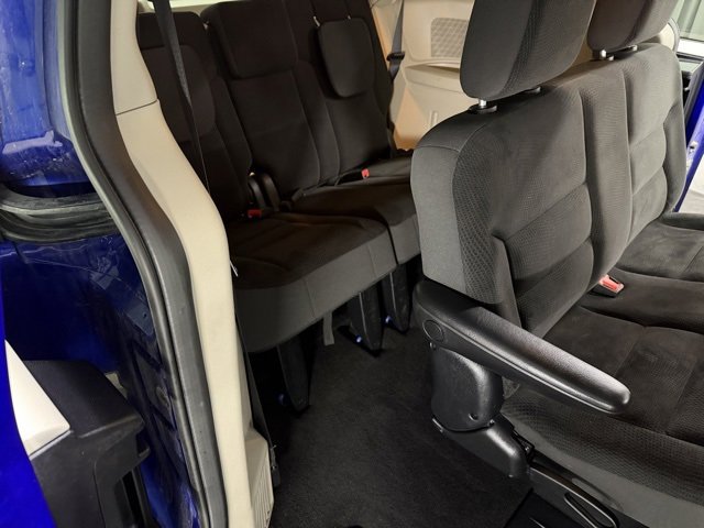 Used 2018 Dodge Grand Caravan SE w/ UConnect Hands-Free Group image 9