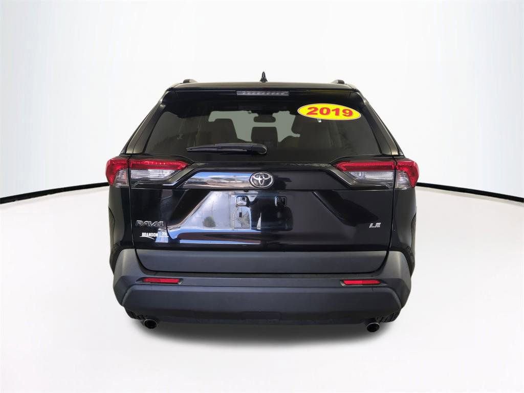 Used 2019 Toyota RAV4 LE image 6