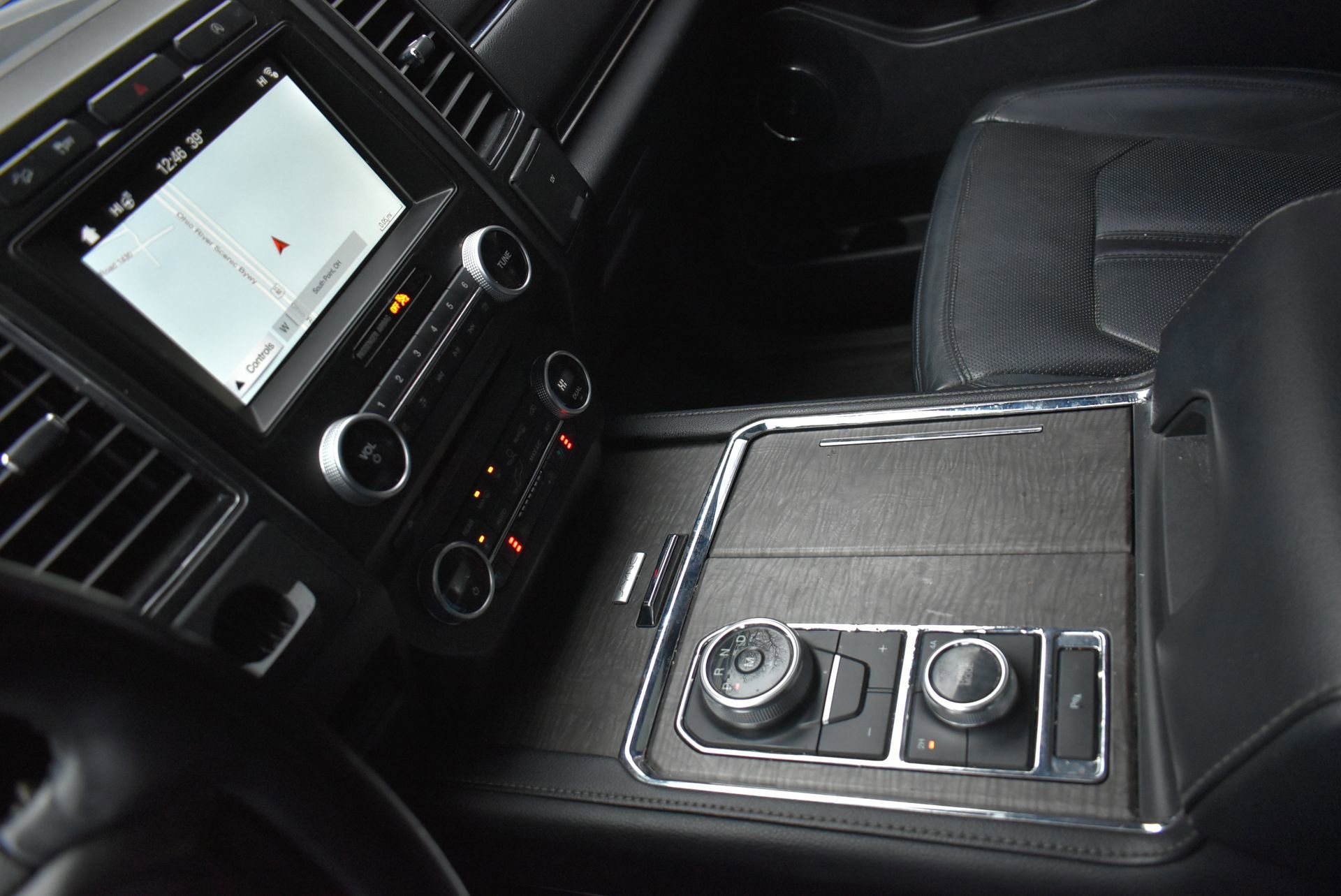 Used 2018 Ford Expedition Limited image 24