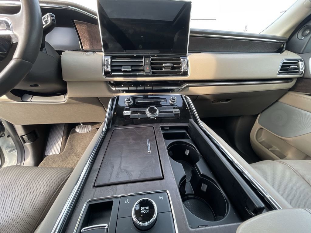 Used 2024 Lincoln Navigator L Reserve AWD/4WD image 35