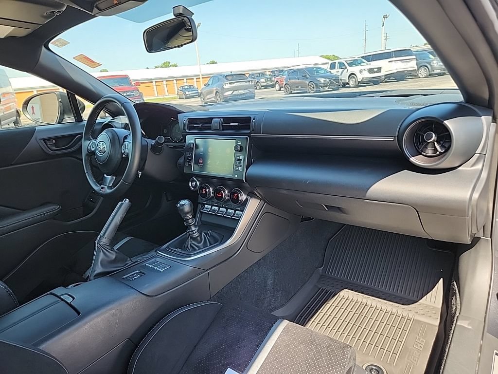 Used 2023 Toyota GR86 Premium w/ ALL Weather Mat Package (TMS) RWD image 31