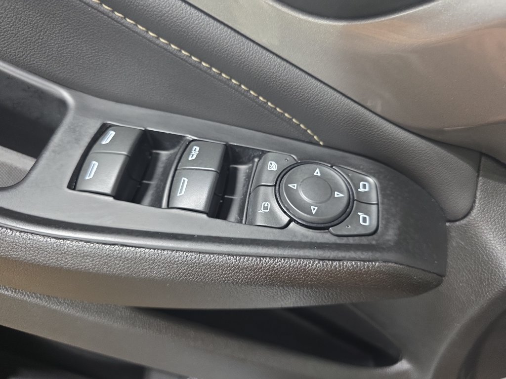 Used 2023 Chevrolet Traverse LT w/ LT Premium Package AWD/4WD image 35