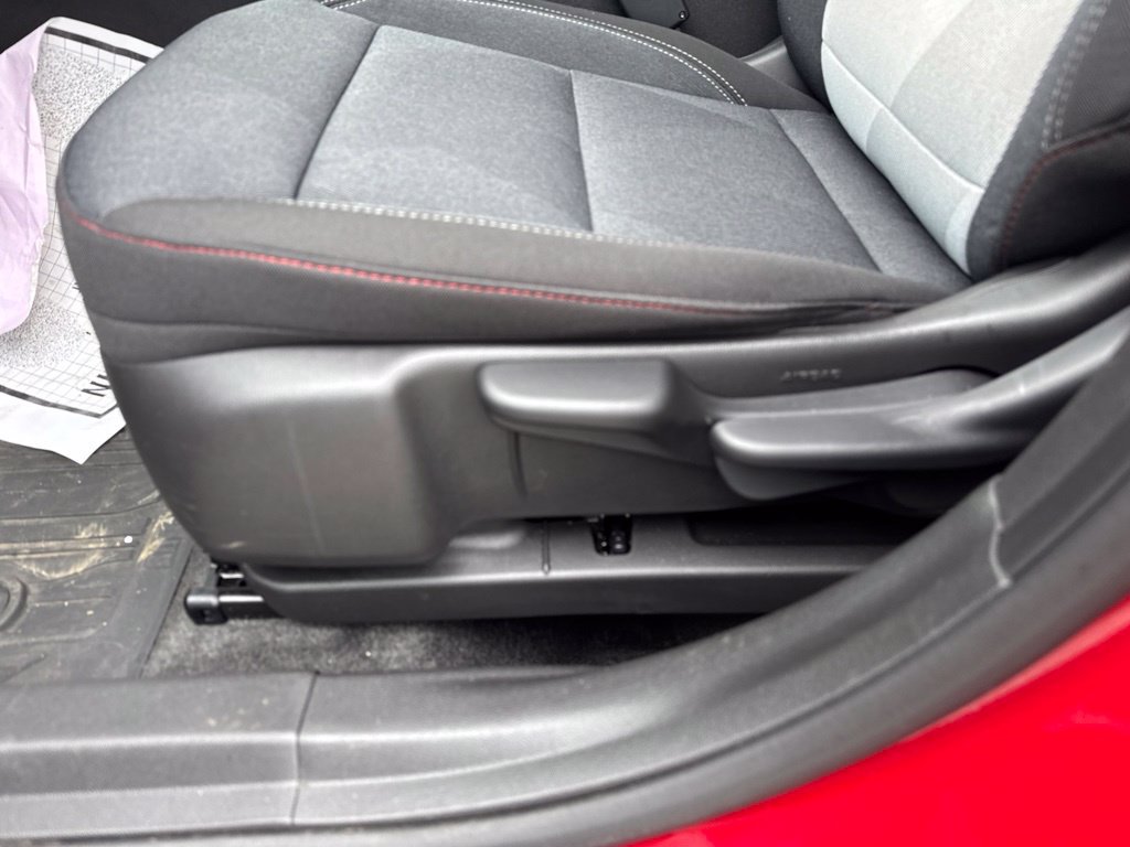 Used 2026 Chevrolet Trax RS w/ Sunroof Package FWD image 30