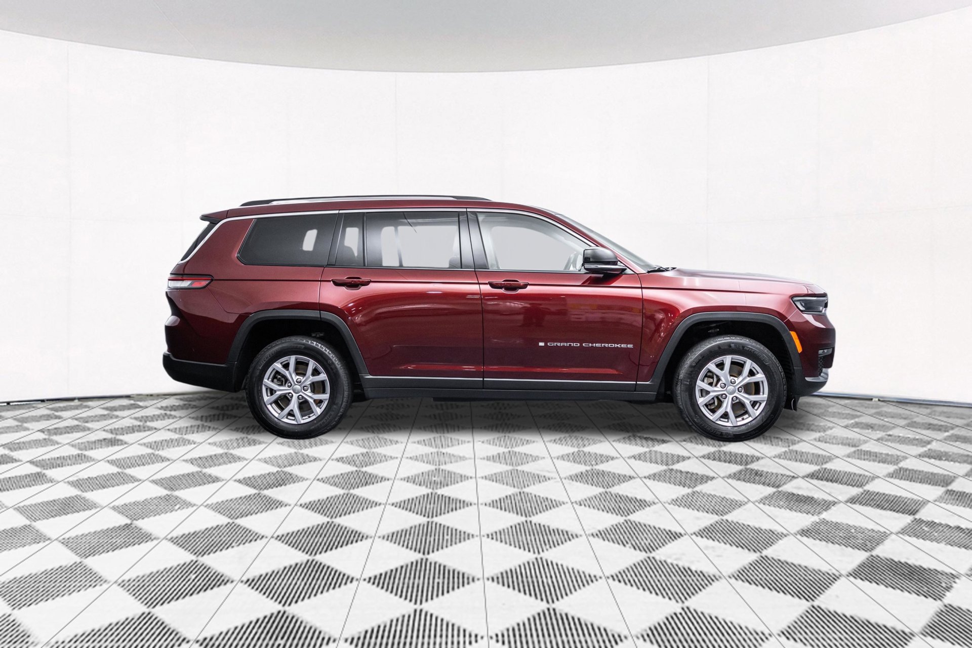 Used 2022 Jeep Grand Cherokee L Limited AWD/4WD image 13