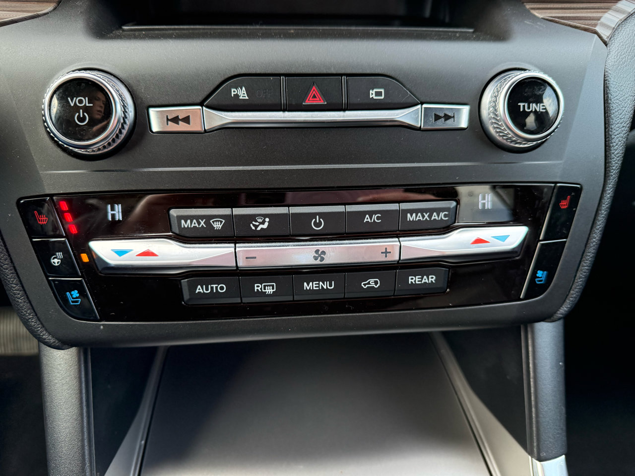 Used 2020 Ford Explorer Limited image 35