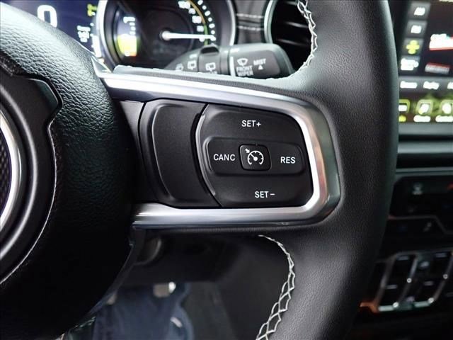 Used 2023 Jeep Wrangler Unlimited Sahara AWD/4WD image 13