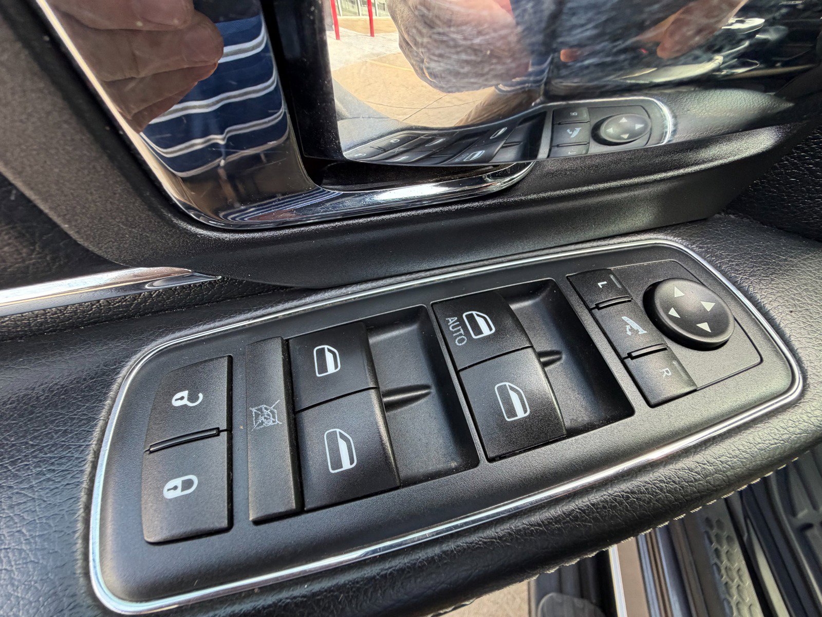 Used 2016 RAM 1500 Laramie w/ Convenience Group image 9