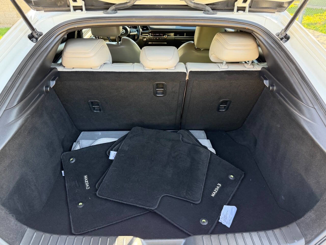 Used 2019 MAZDA MAZDA3 Hatchback w/ Preferred Package image 18