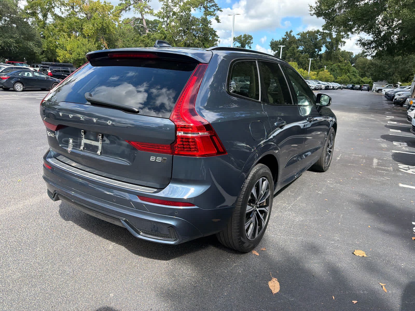 Used 2024 Volvo XC60 B5 Core w/ Protection Package Premier AWD/4WD image 15