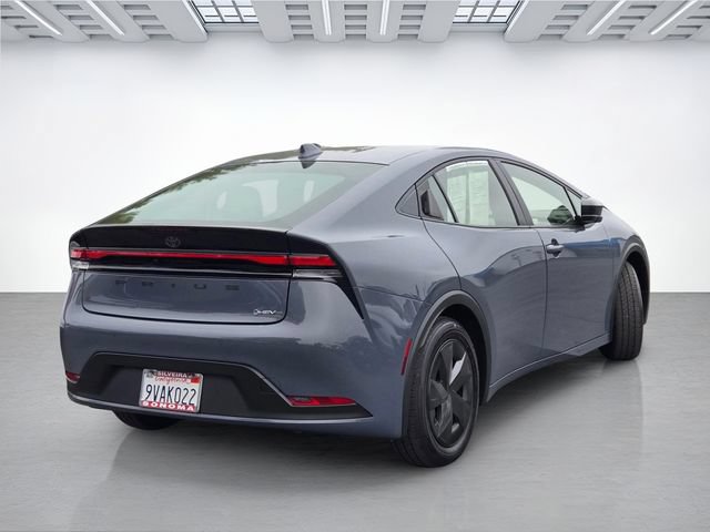 Used 2025 Toyota Prius LE FWD image 4