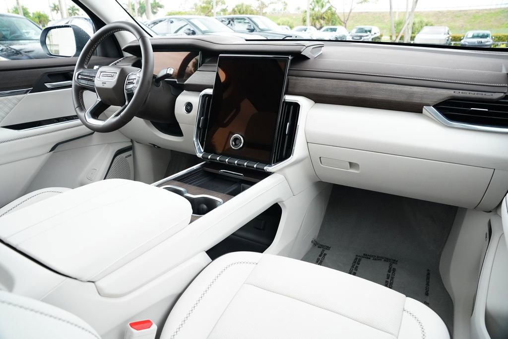 Used 2024 GMC Acadia Denali image 25