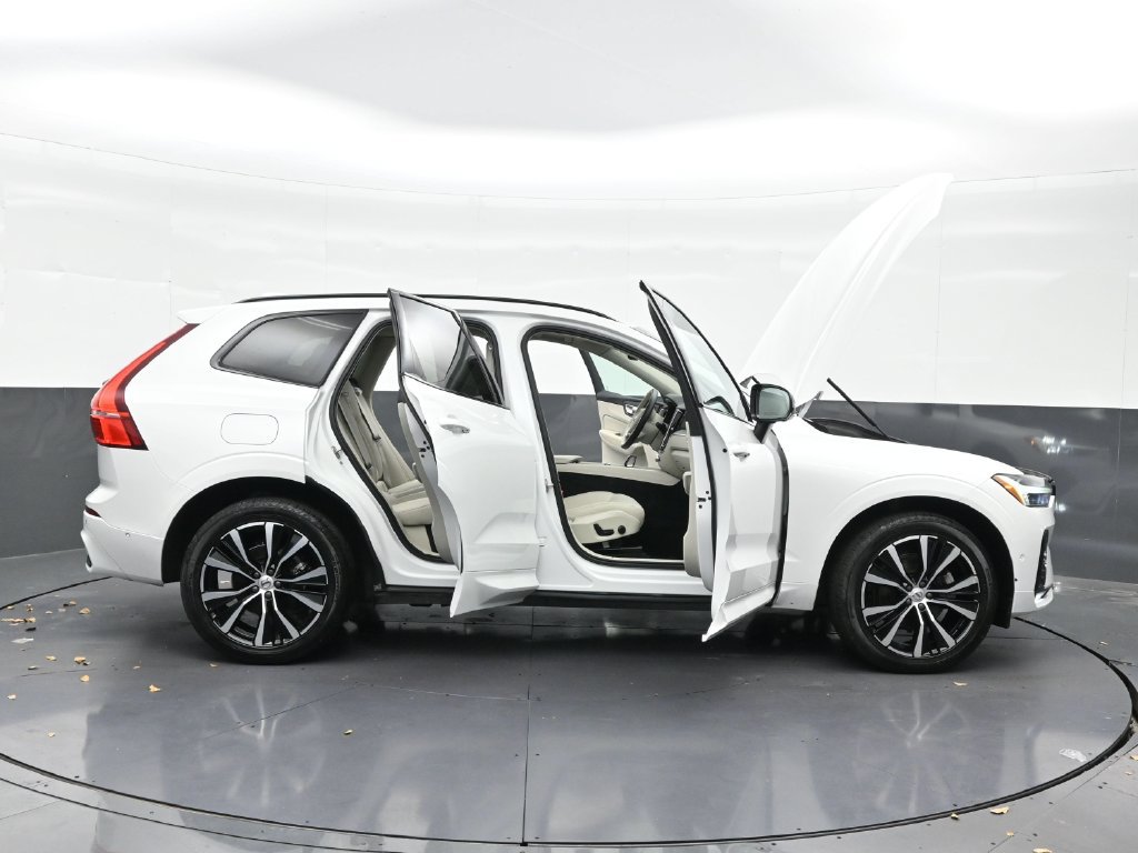 Certified 2024 Volvo XC60 B5 Plus AWD/4WD image 27