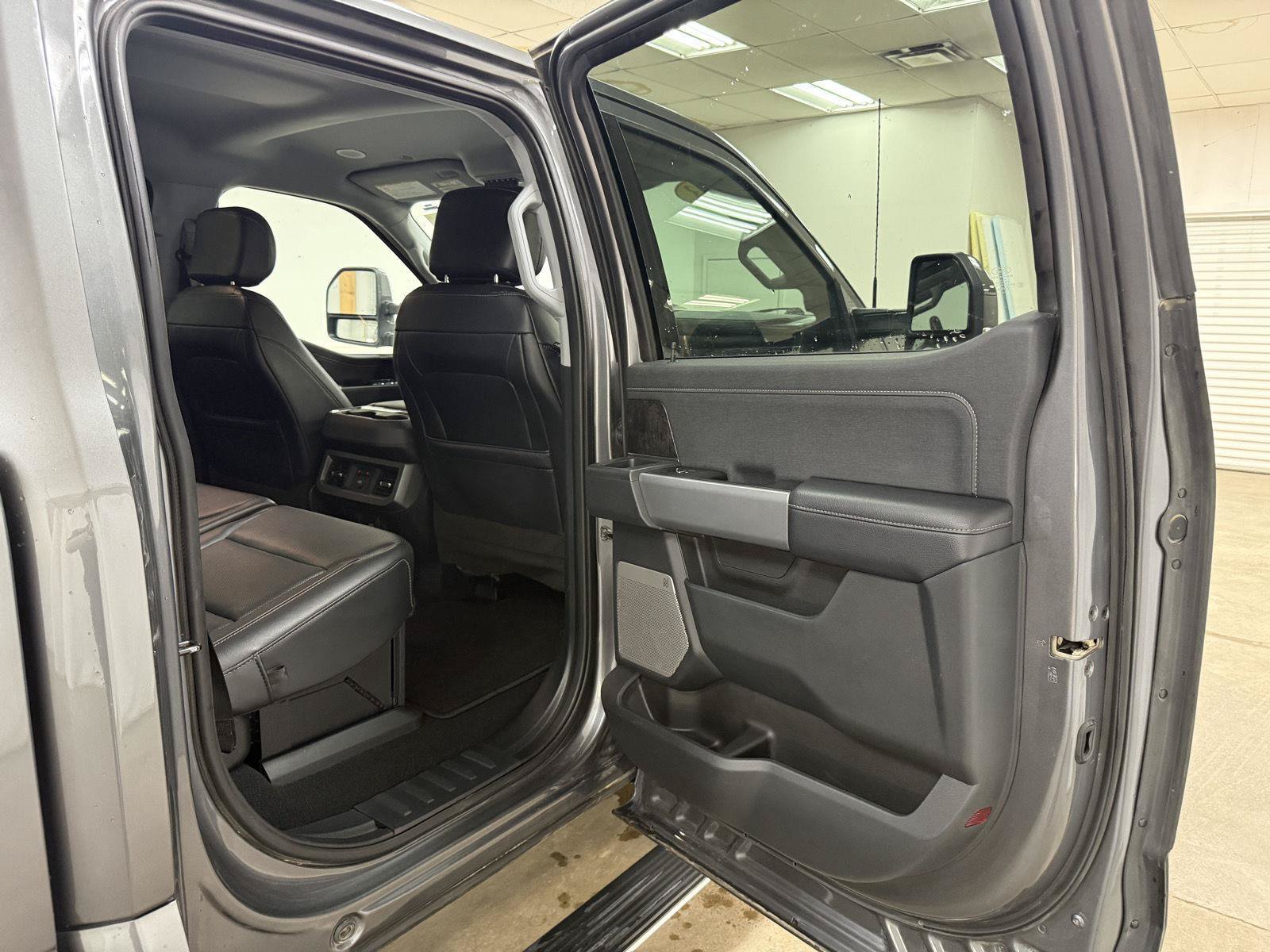 Used 2023 Ford F250 Lariat w/ Lariat Ultimate Package AWD/4WD image 28