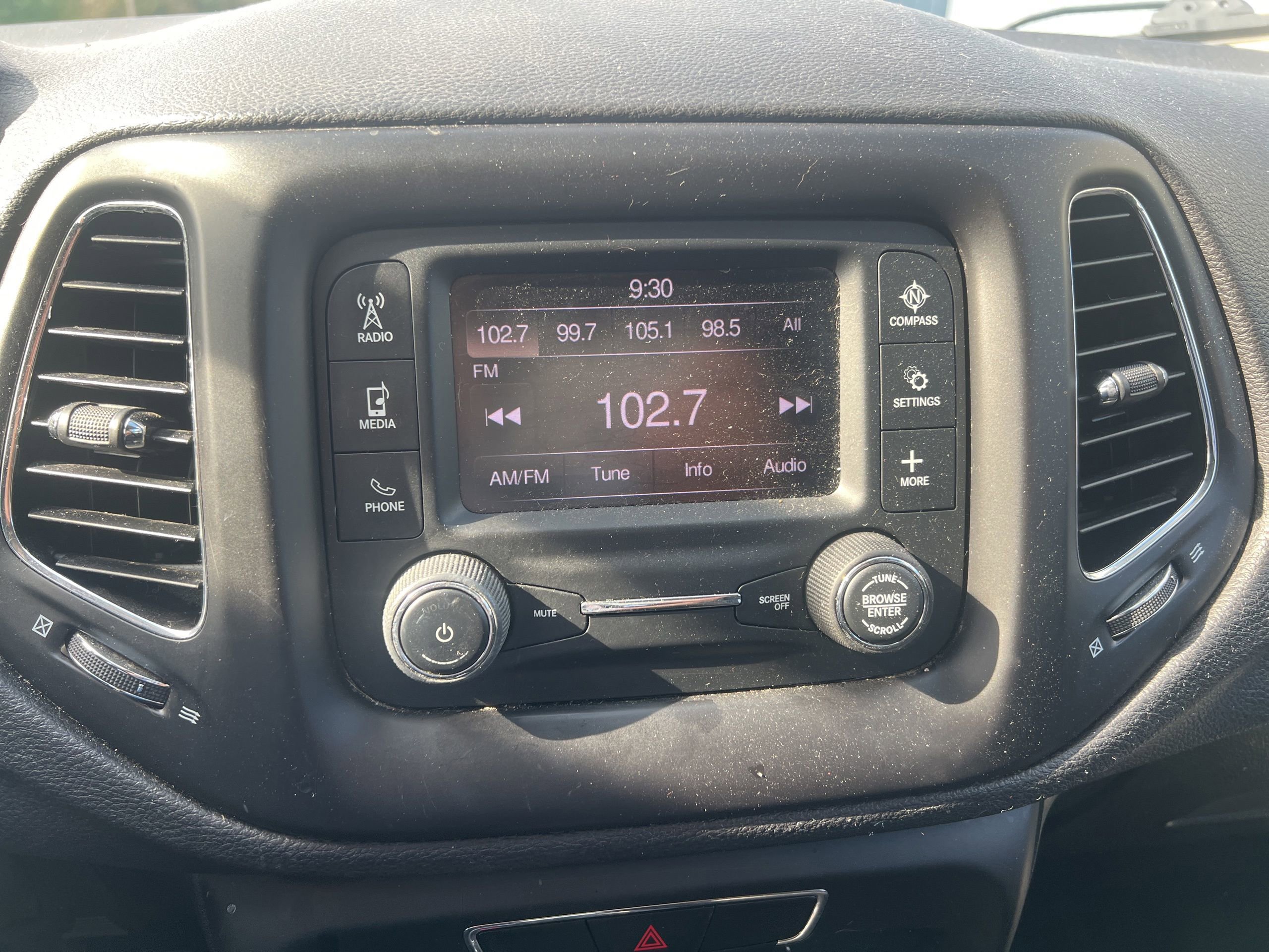 Used 2018 Jeep Compass Latitude AWD/4WD image 12