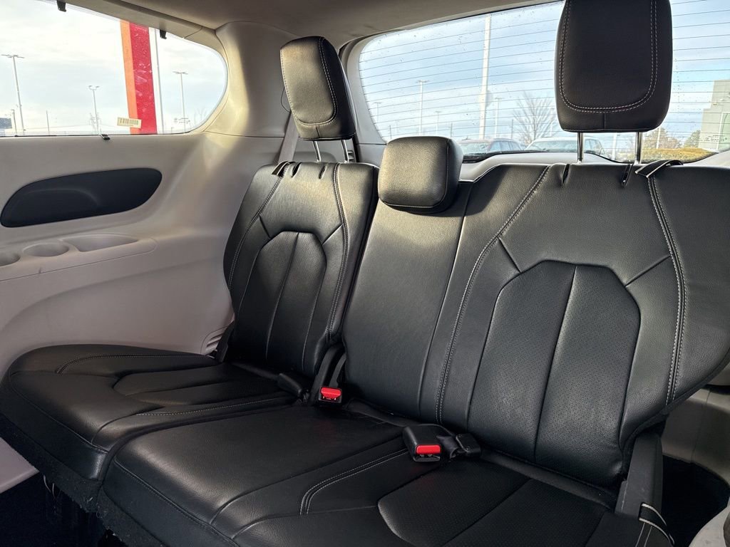 Used 2022 Chrysler Pacifica Touring-L image 21