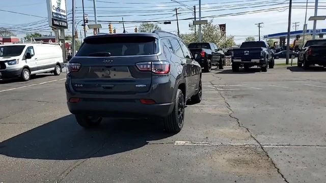 Used 2024 Jeep Compass Latitude AWD/4WD image 8