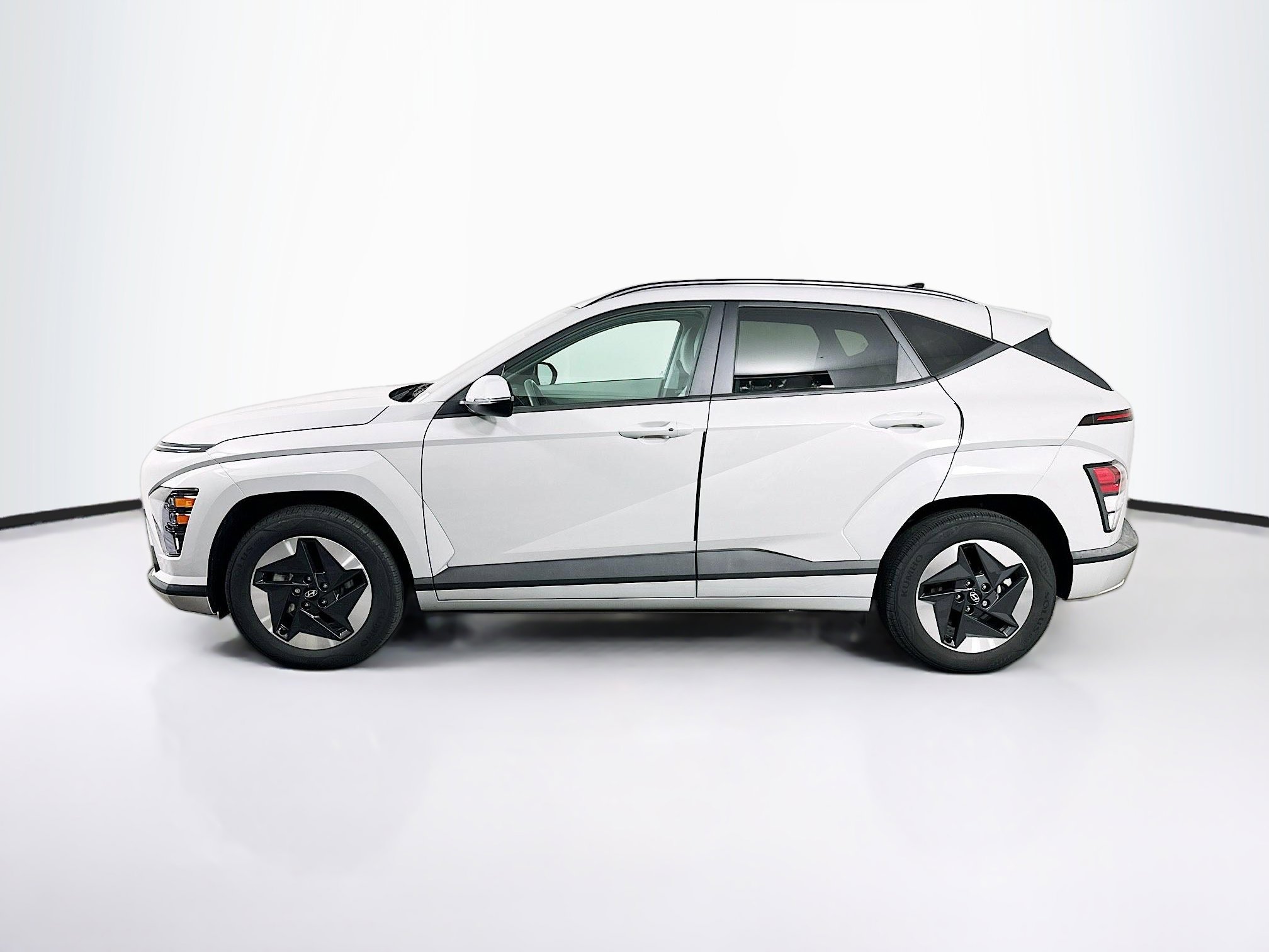 Used 2024 Hyundai Kona SEL FWD image 4
