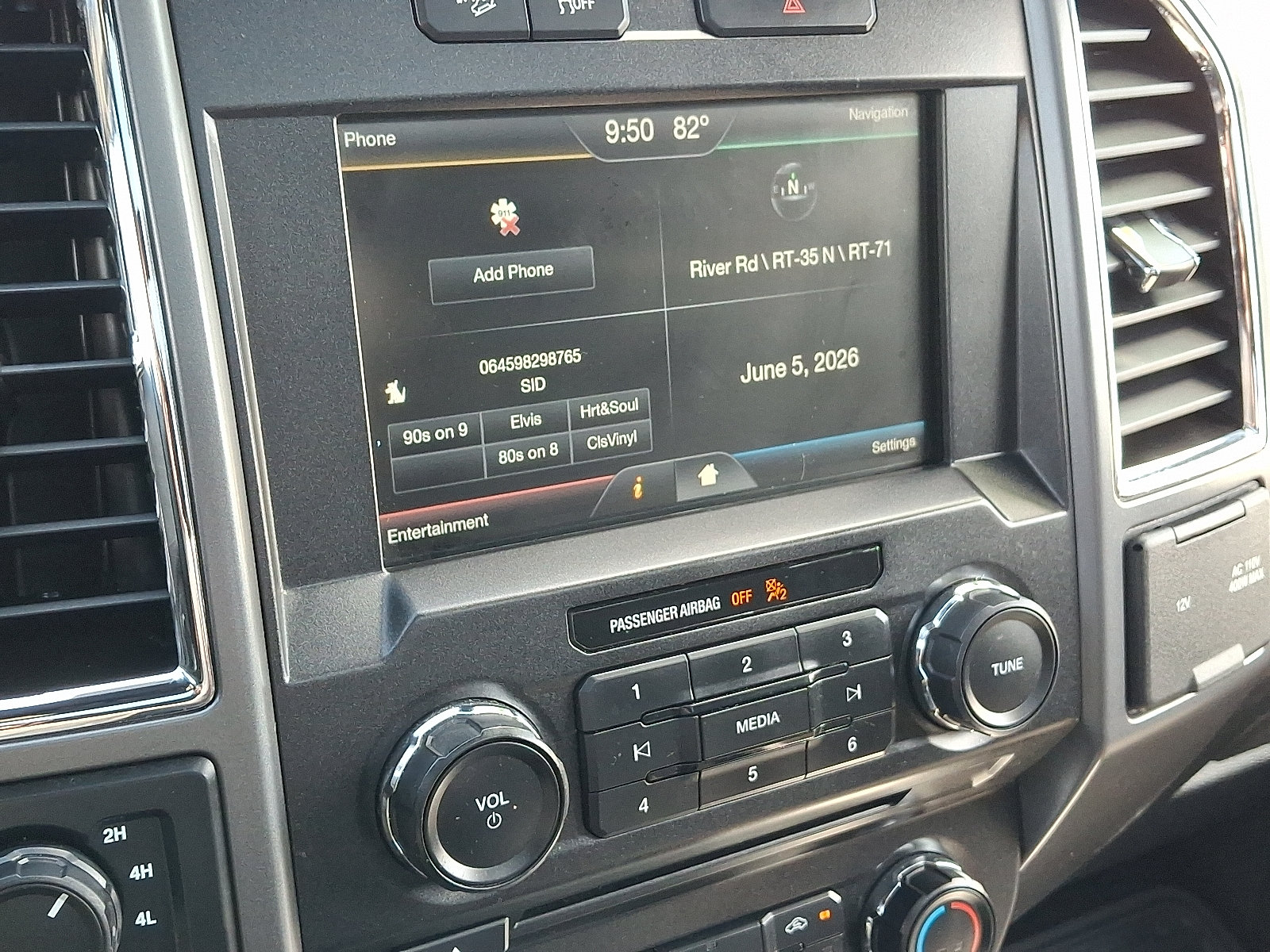 Used 2015 Ford F150 XLT w/ Equipment Group 302A Luxury AWD/4WD image 17
