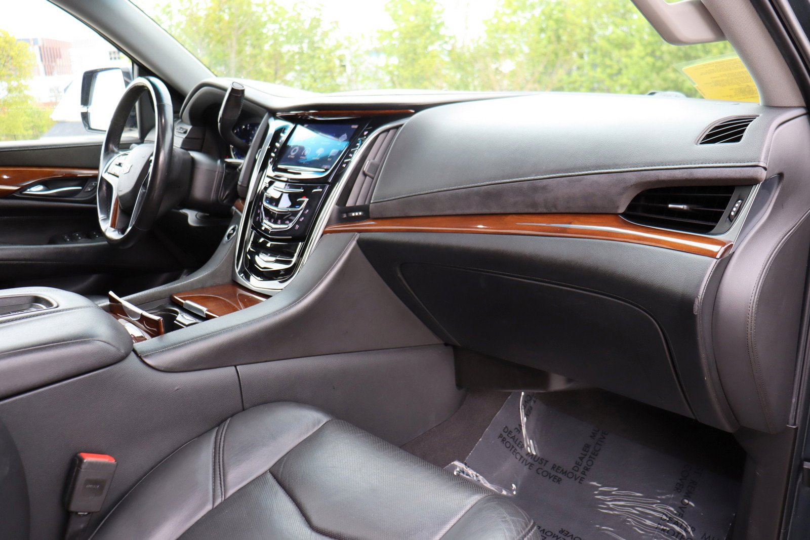 Used 2019 Cadillac Escalade Luxury AWD/4WD image 23