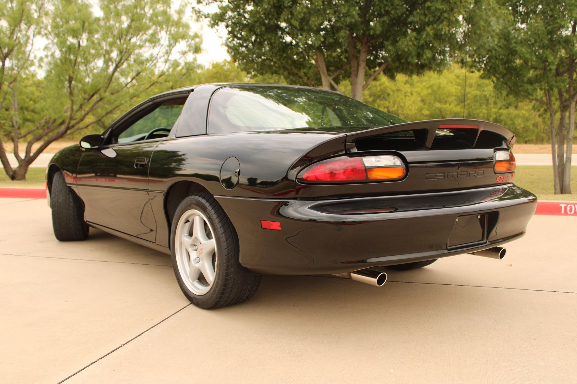 Used 1999 Chevrolet Camaro Z28 w/ SS Performance/Appearance Pkg RWD image 9