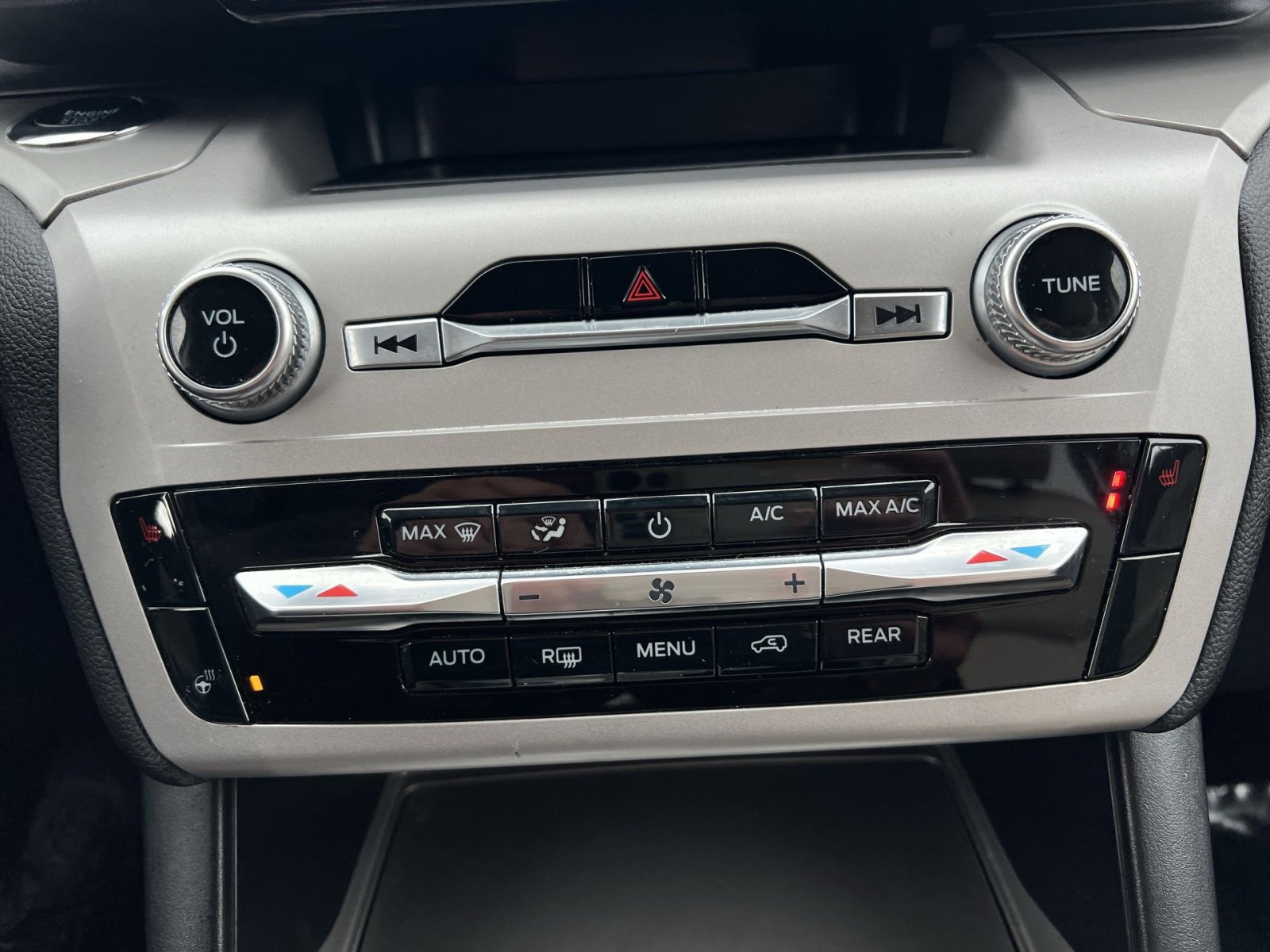 Used 2023 Ford Explorer XLT w/ Equipment Group 202A image 21