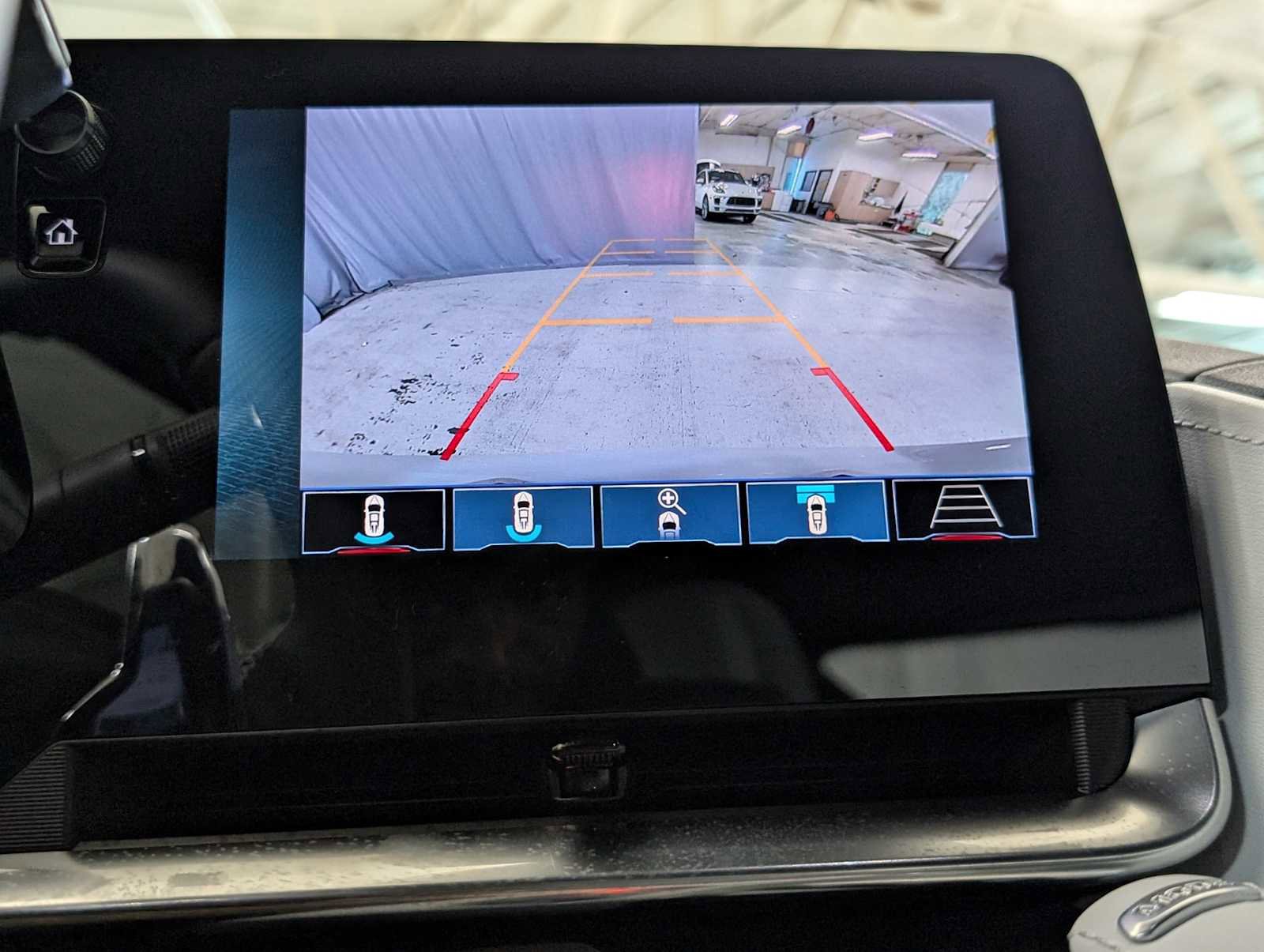 Used 2025 Chevrolet Corvette Stingray Preferred Cpe w/ Battery Protection Package image 27