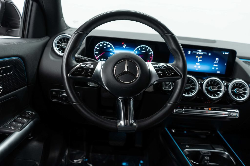 Used 2025 Mercedes-Benz GLA 250 4MATIC w/ Winter Package image 15