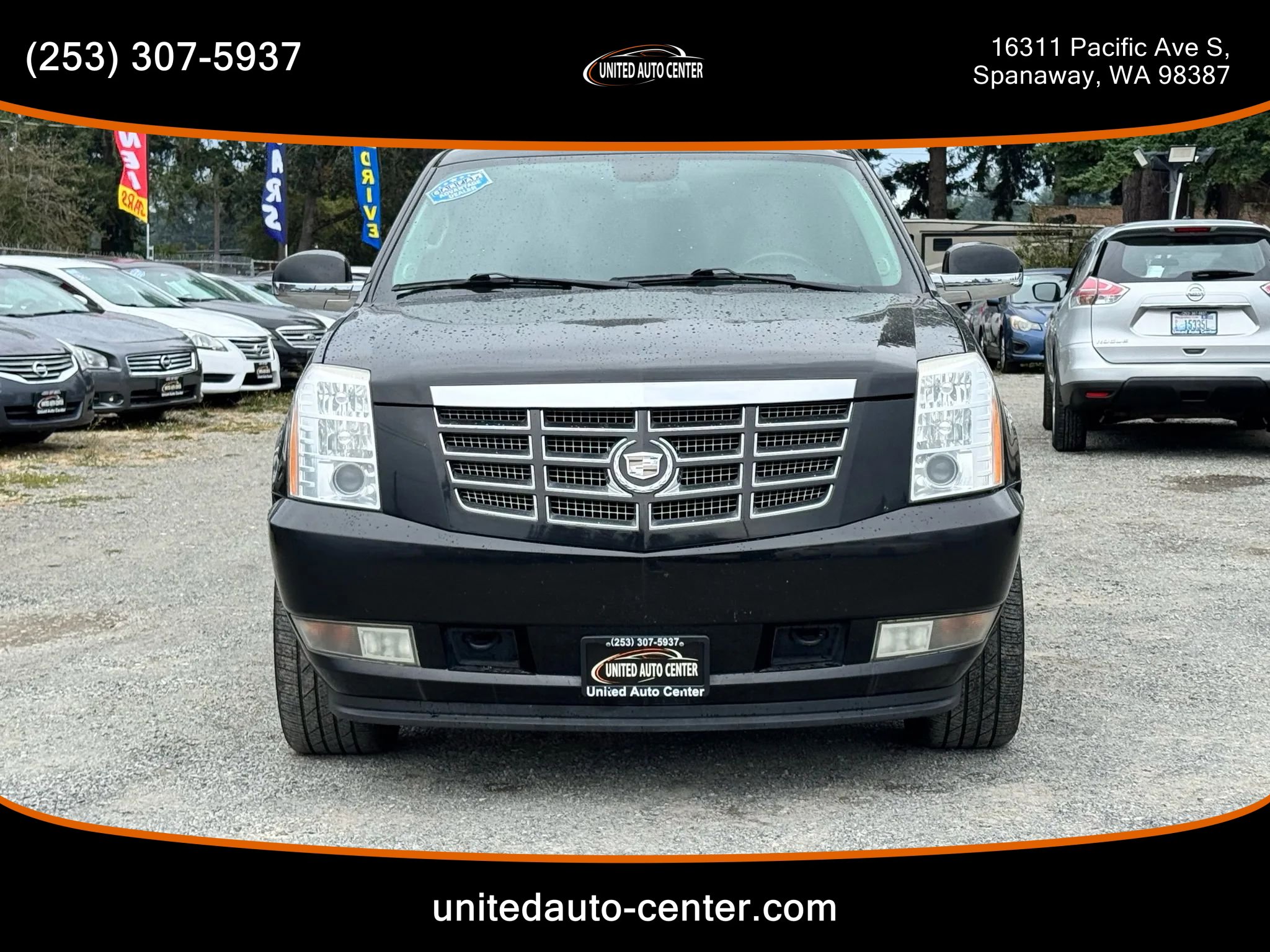 Used 2010 Cadillac Escalade Premium image 2
