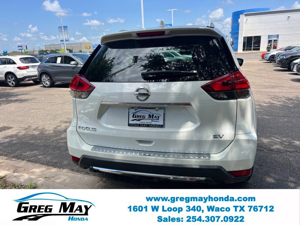 Used 2017 Nissan Rogue SV w/ SV Family Package FWD image 6