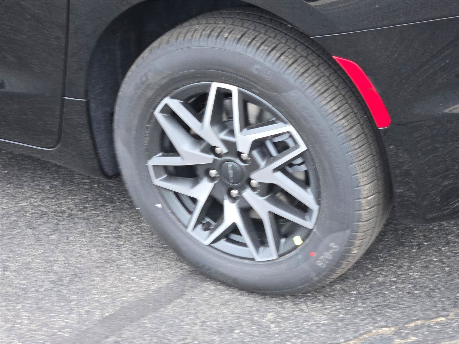 New 2027 Chrysler Pacifica Limited AWD/4WD image 18