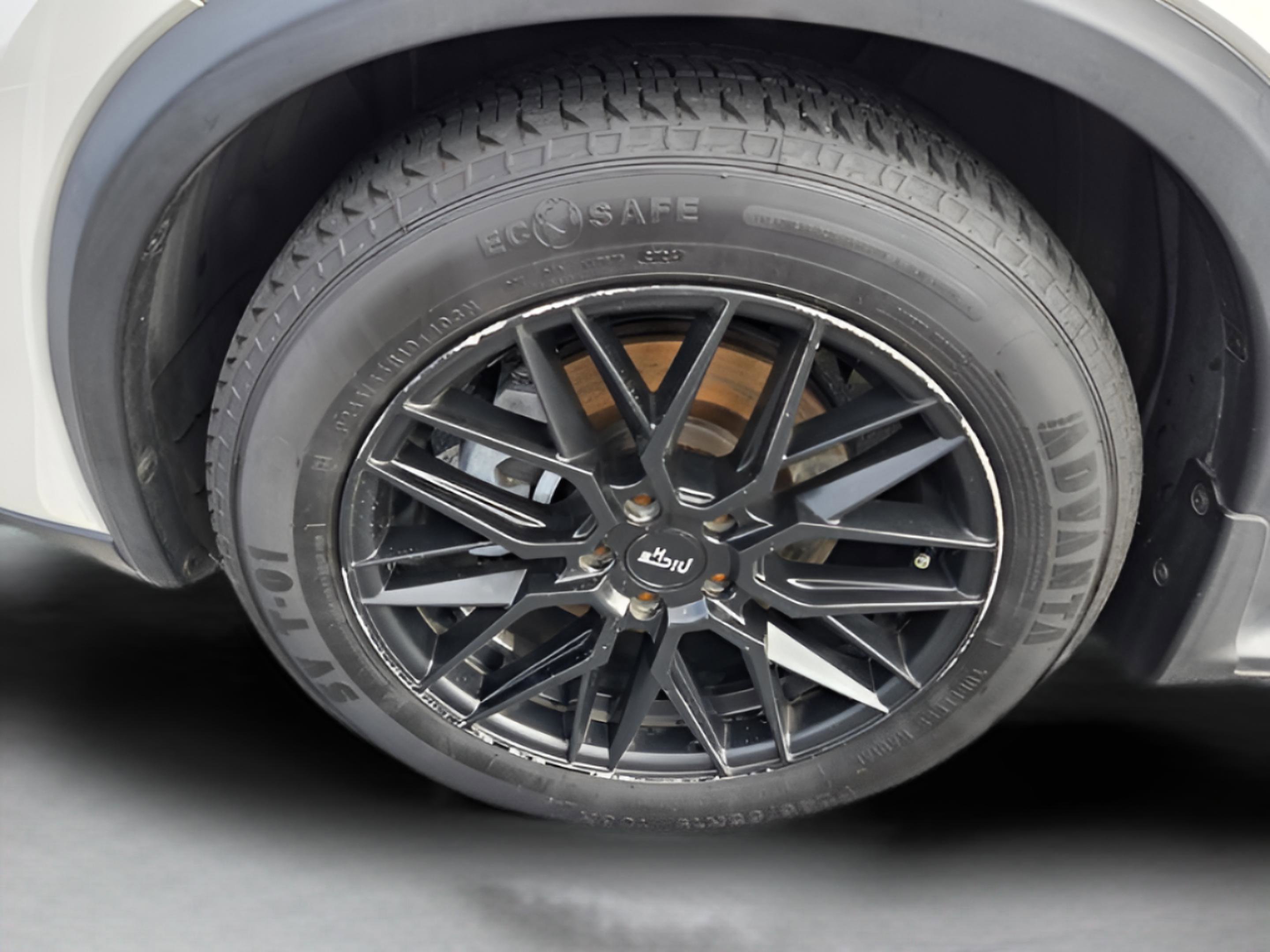 Used 2019 INFINITI QX50 Essential w/ Premium Heat Package image 11