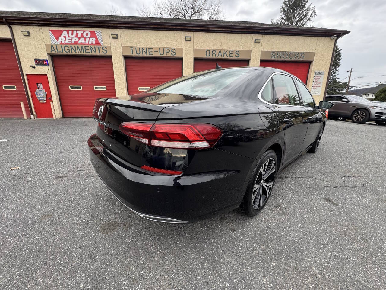 Used 2020 Volkswagen Passat 2.0T SEL FWD image 8