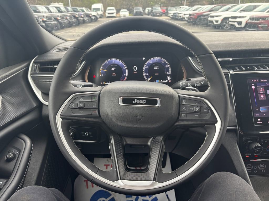 New 2025 Jeep Grand Cherokee L Laredo w/ Luxury Tech Group I image 15