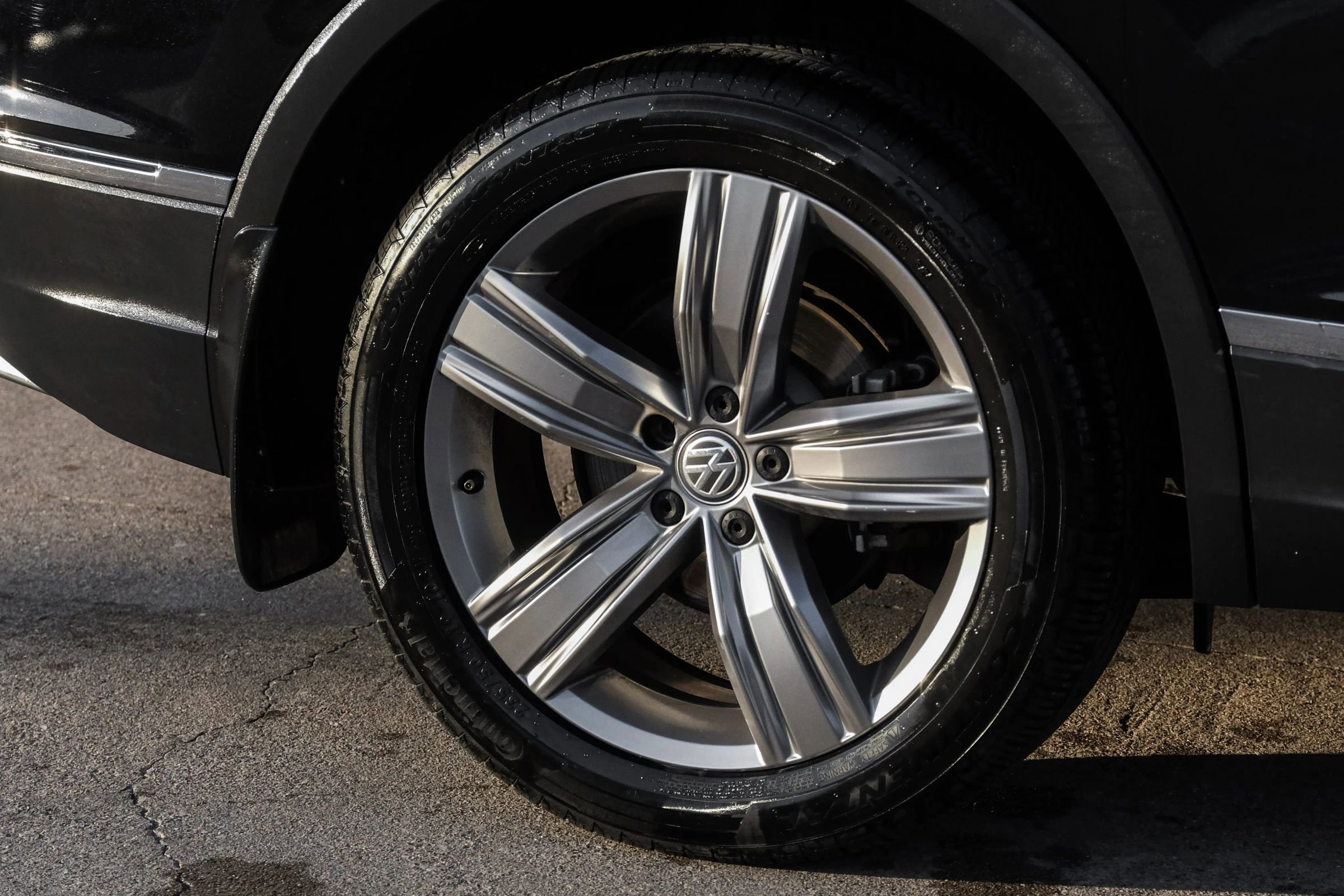 Used 2018 Volkswagen Tiguan SEL Premium image 49