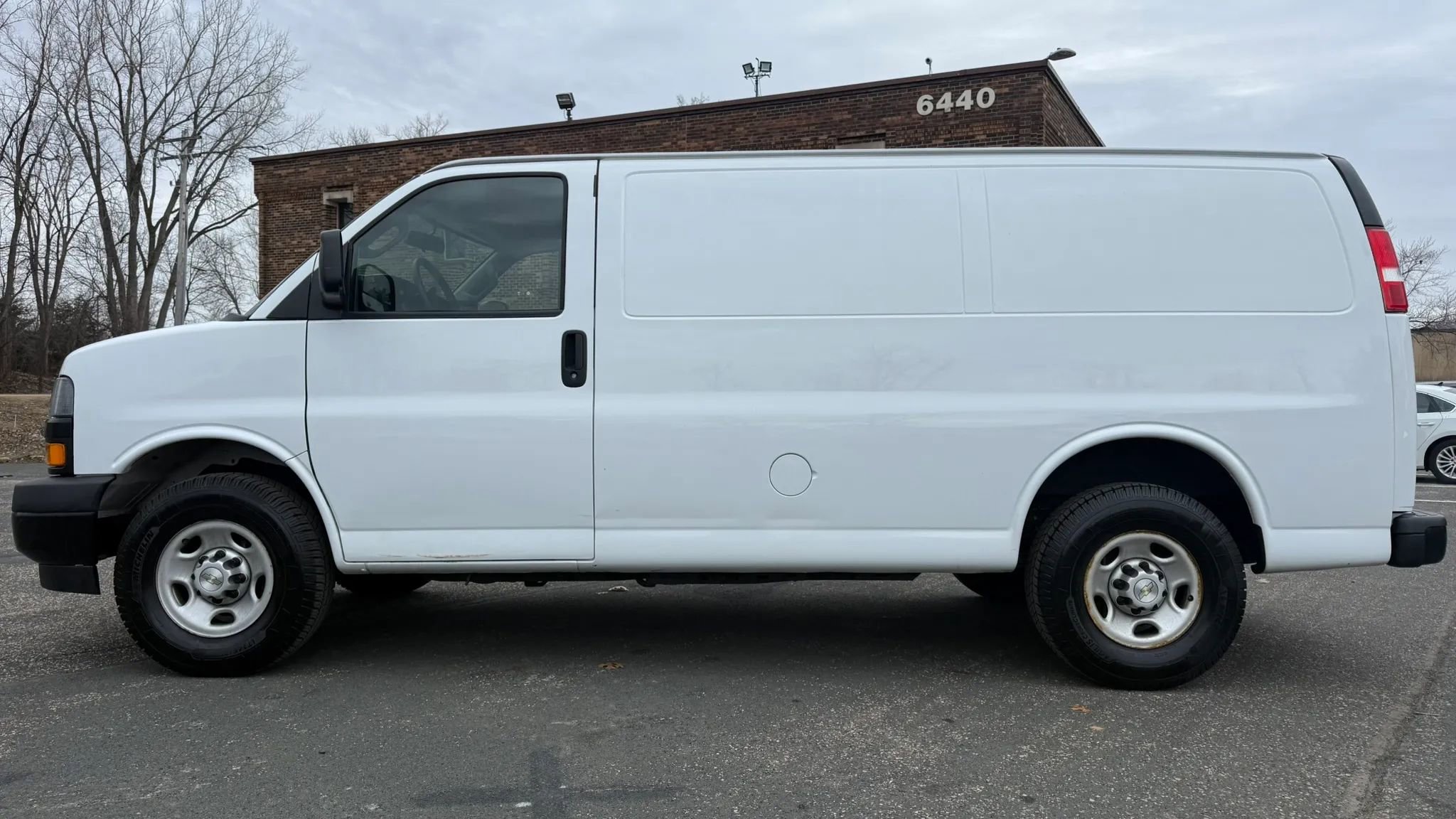 Used 2021 Chevrolet Express 2500 image 5