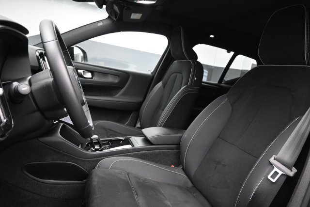 Used 2023 Volvo XC40 Recharge Plus AWD/4WD image 10