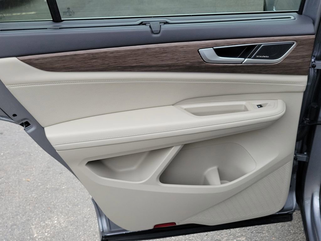 Certified 2025 Volkswagen Atlas SEL Premium R-Line image 11