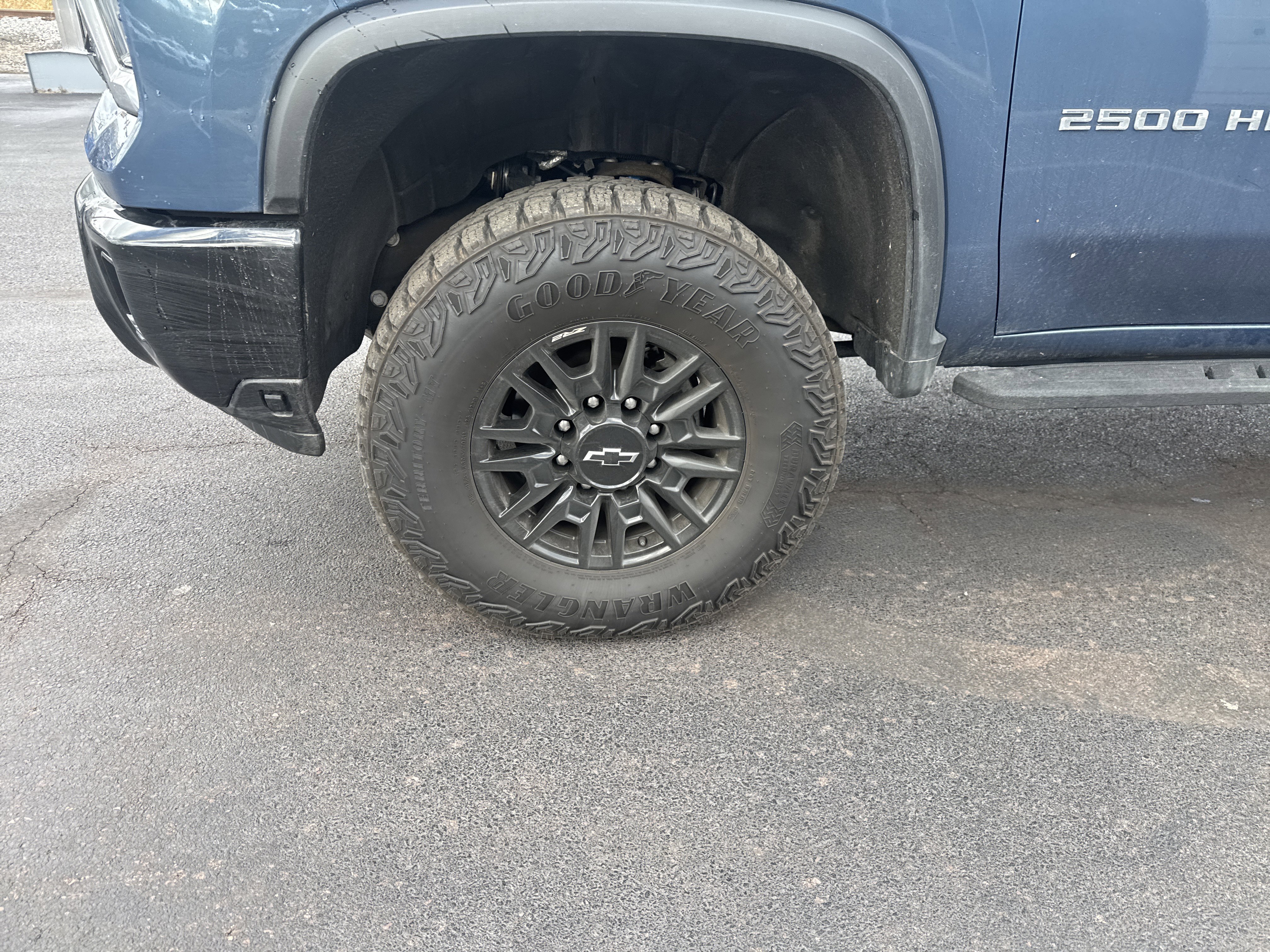 Used 2024 Chevrolet Silverado 2500 ZR2 w/ Technology Package image 11