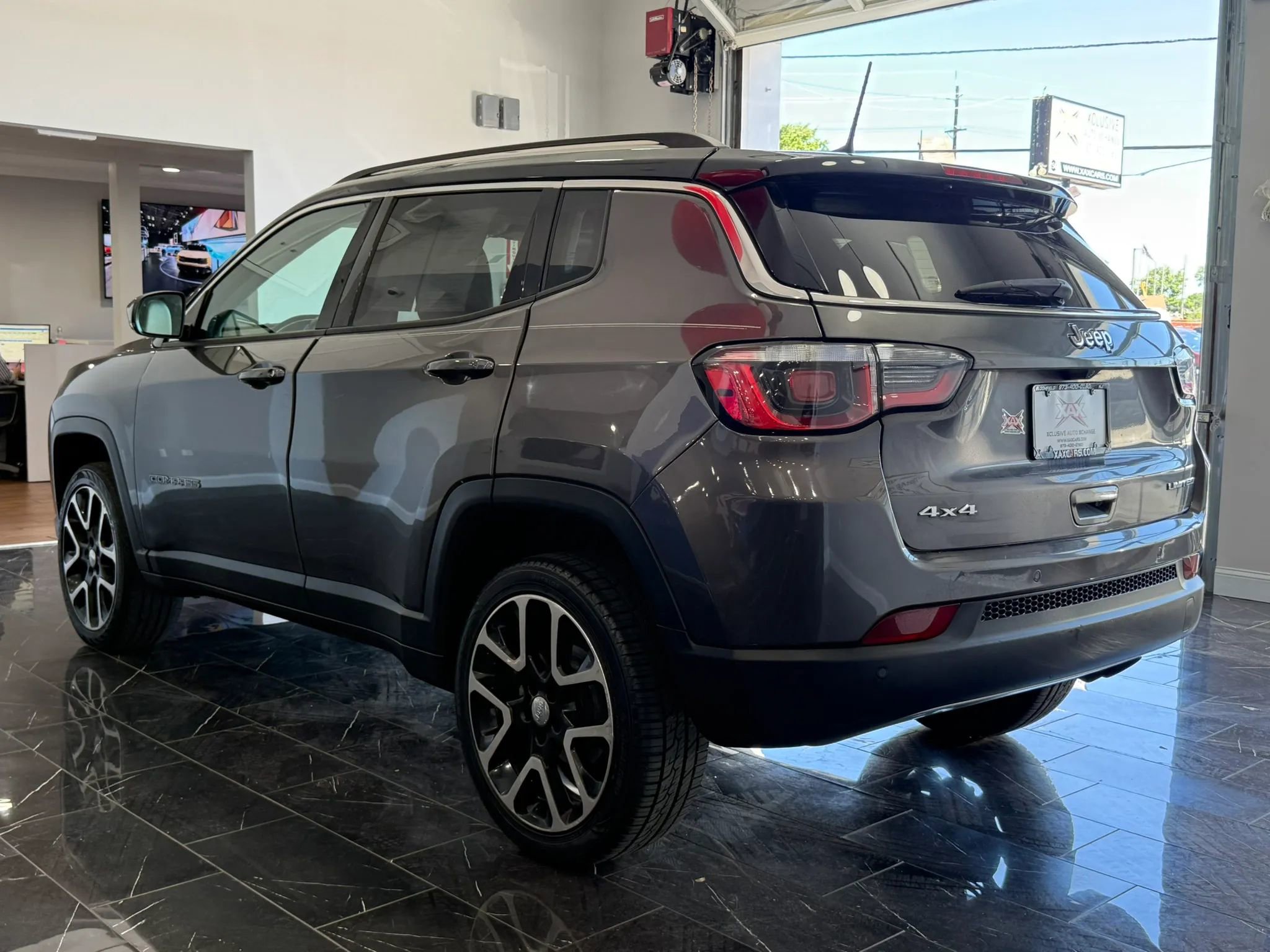 Used 2017 Jeep Compass Limited AWD/4WD image 4