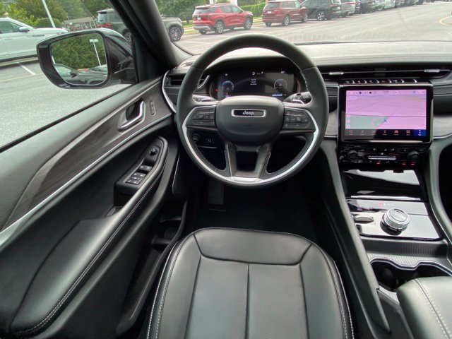 Used 2025 Jeep Grand Cherokee L Limited w/ Luxury Tech Group II AWD/4WD image 29
