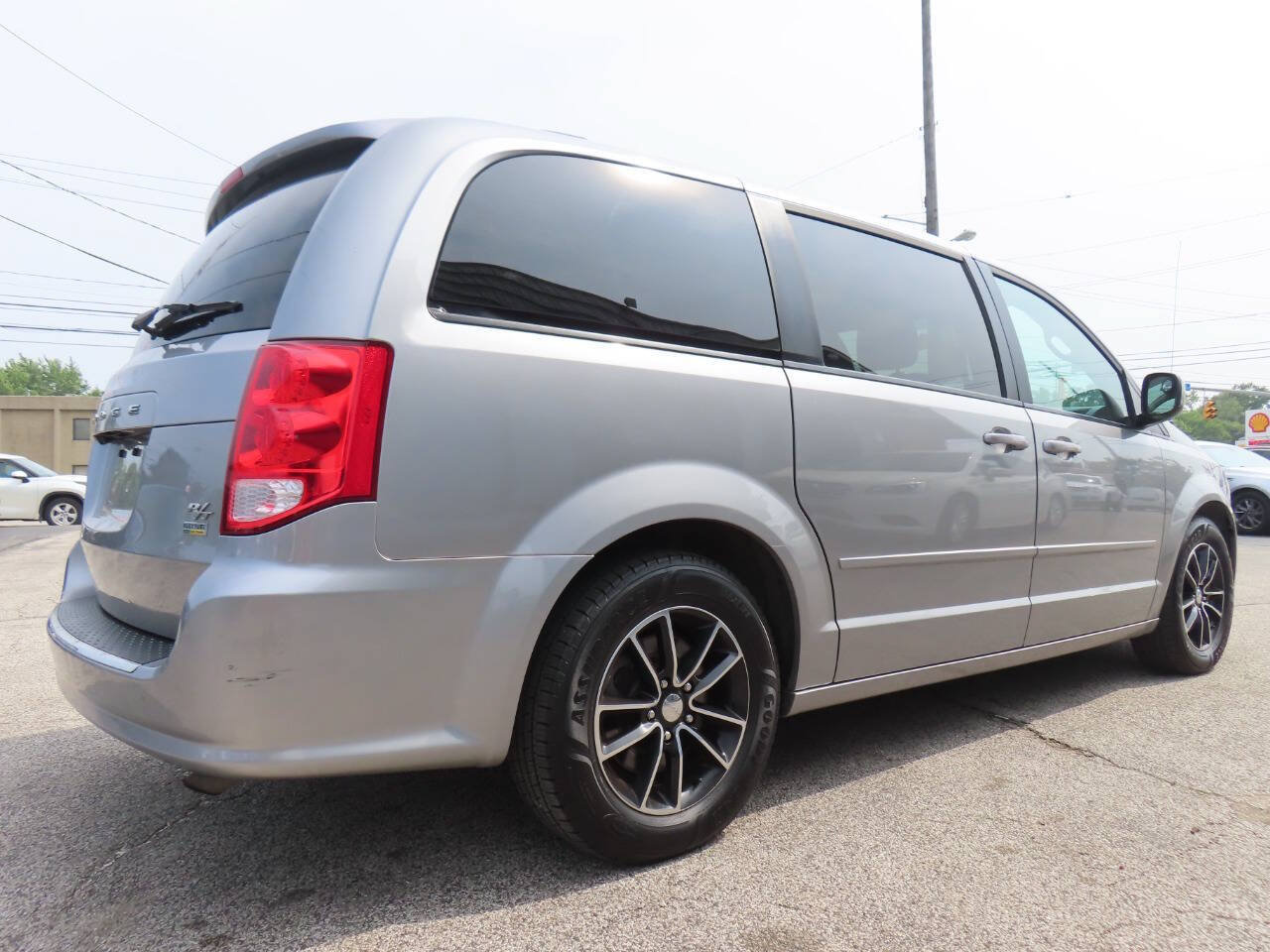 Used 2016 Dodge Grand Caravan R/T FWD image 2